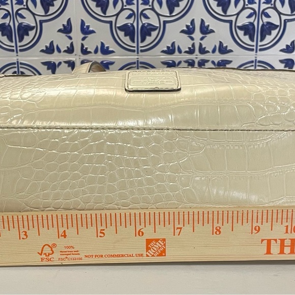 LIZ Claiborne, satchel hand bag FAUX ALLIGATOR LARGE CREAM short handles - Picture 5 of 16